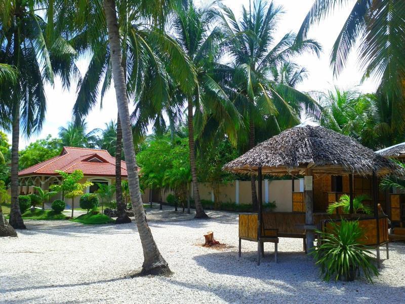 Luzmin Bh - Cottages And Bungalows Oslob Buitenkant foto